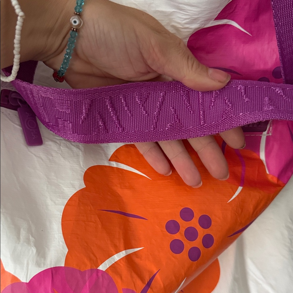 ALOHA Collection Special Edition Hawaiian Airlines Tote Set - Picture 3 of 4